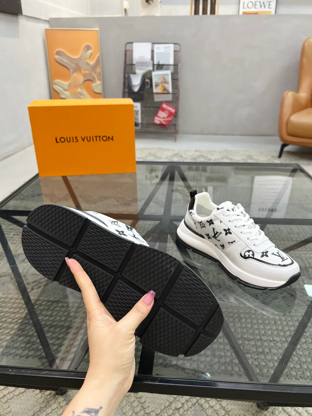 Factory price: 480💰LV🔍Top purchasing agent🇮🇹 Lu Street God's new sports shoes are coming and are available at counters simultaneously. Original factory configuration, original cowhide imported from Italy with mesh fabric, high-quality printing and splicing complex process, sports trendy person, imported water-dyed cowhide lining, sole: Wang Yuan factory specially provides the original sole, super comfortable, original factory follow-up goods 🔍🔍High quality, you can enter and leave the counter at will, welcome to compare and synchronize with the counter, code number 38-44, customized 45